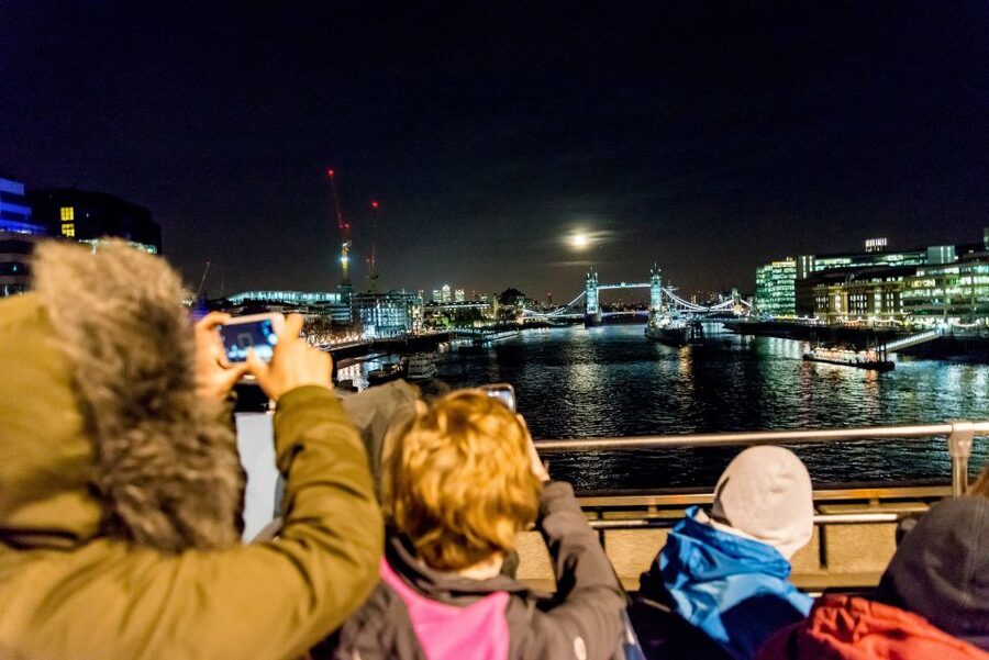 London: Nighttime Open-Top Bus Sightseeing Tour - Buckingham Palace and the royal route