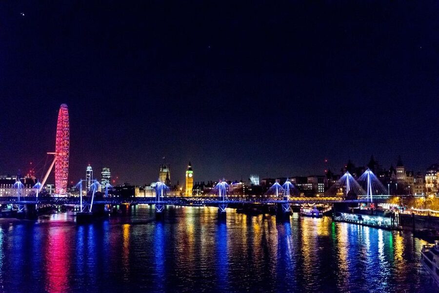 London: Nighttime Open-Top Bus Sightseeing Tour - Why the live guide matters