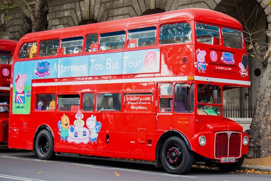 London: Peppa Pig Bus Tour with Entertainment - Choosing between the upper and lower decks