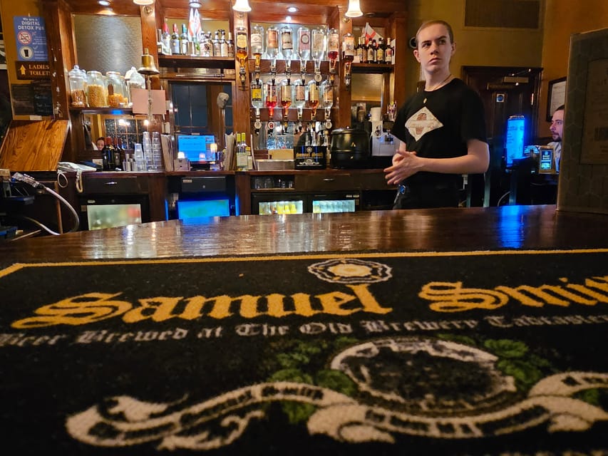London: Pilgrims and Pirates Historical Pub Tour - The pubs: four pauses with stories attached