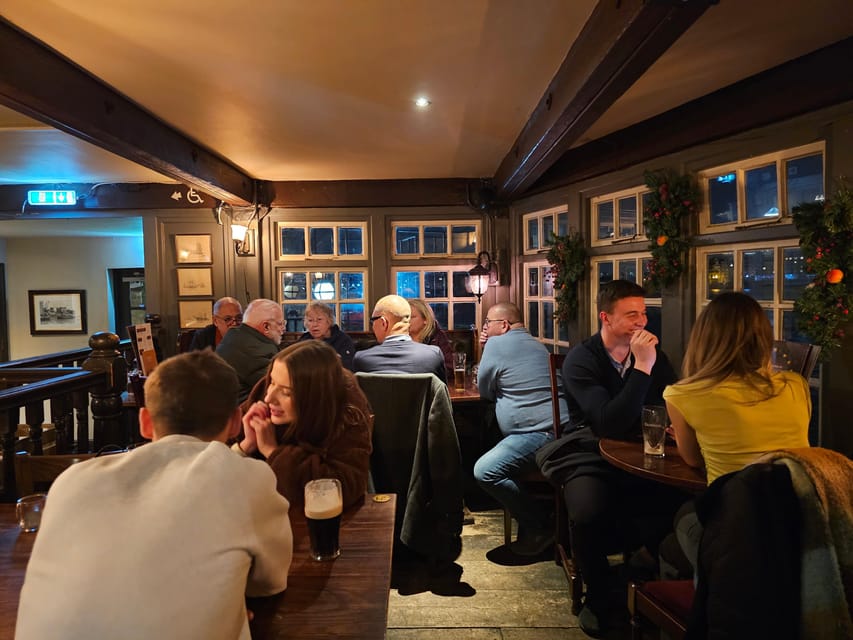 London: Pilgrims and Pirates Historical Pub Tour - Wesley’s storytelling makes the difference