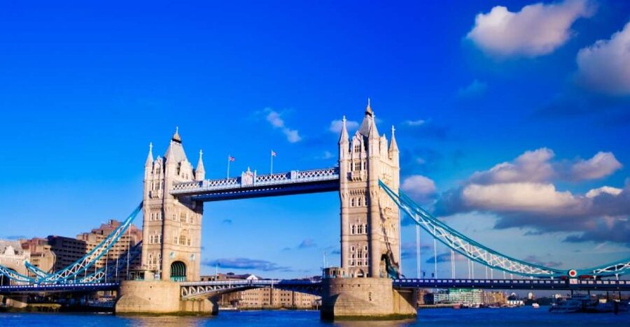 London Private 4-Hour Taxi Tour - Why a black cab works so well for a first London look