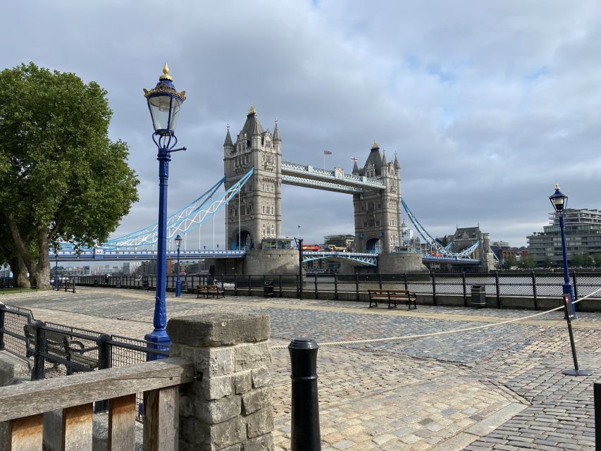 London: Private 6 Hour Walking and Driving London Tour - A London pub, fish and chips, and the cost