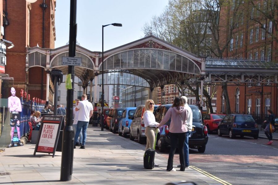 London: Private Beatles Taxi Tour - Marylebone and the old town hall