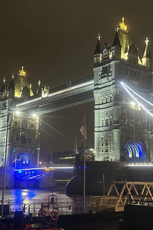 London: Private Black Cab Night Tour with Hotel Pick Up - Why London by black cab works so well at night