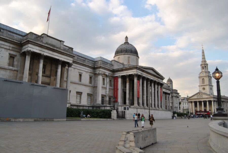 London: Private Chauffeur-Driven Sightseeing Tour - What the chauffeur and vehicle add