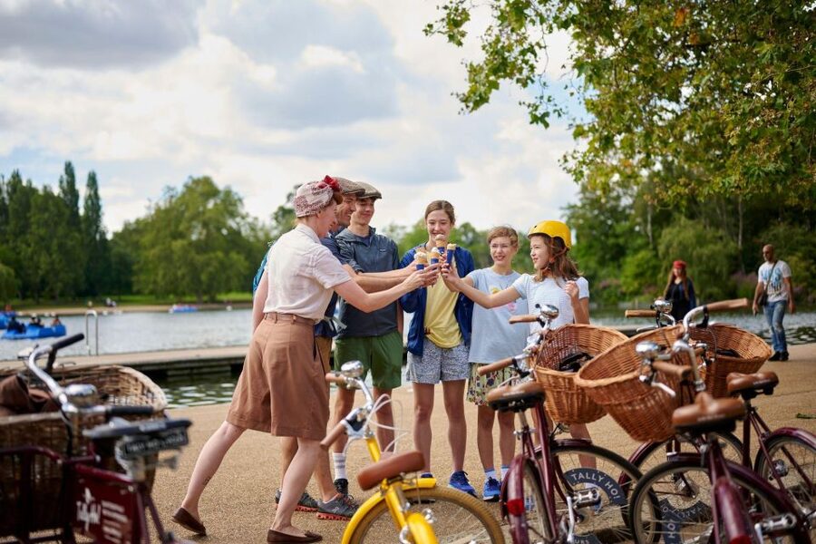 London: Private Family Guided Bike Tour with Childseats - The London Eye and Westminster Bridge
