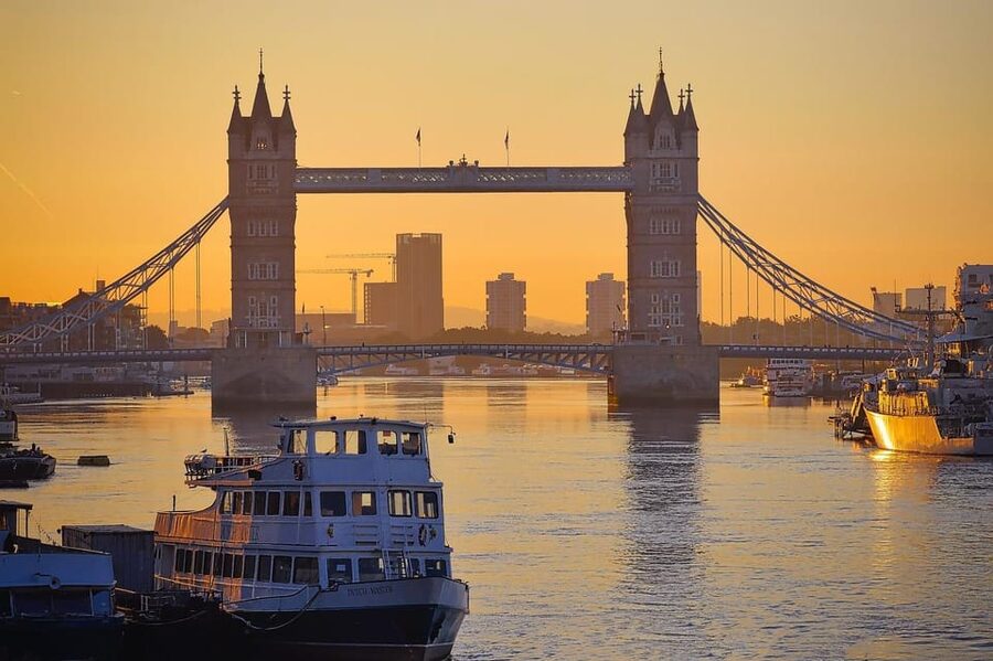 London: Private Family Harry Potter Movie Locations & Cruise - Westminster brings the wizarding world into central London