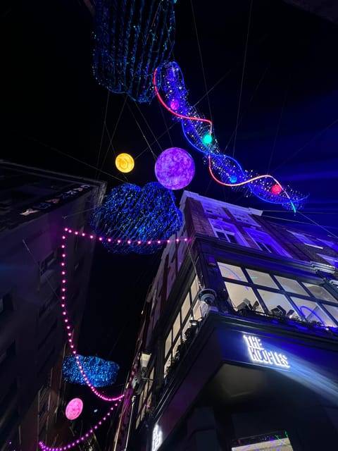 London: Private Festive lights walking tour with a local - What the private format is really worth