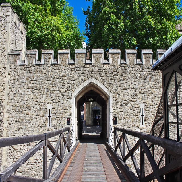 London: Private Guided Tour of Top Highlights by Car - What the private car adds to the day