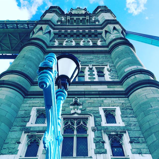 London: Private Intro Walk with a Local Guide - Starting near Buckingham Palace at Canada Gate