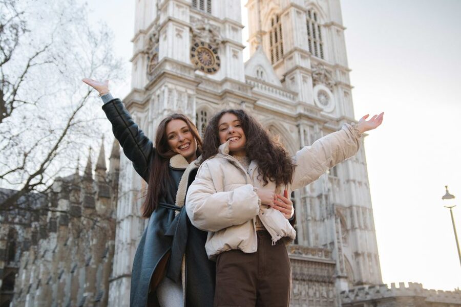 London: Private Landmark Tour with Professional Photographer - How the posing guidance helps