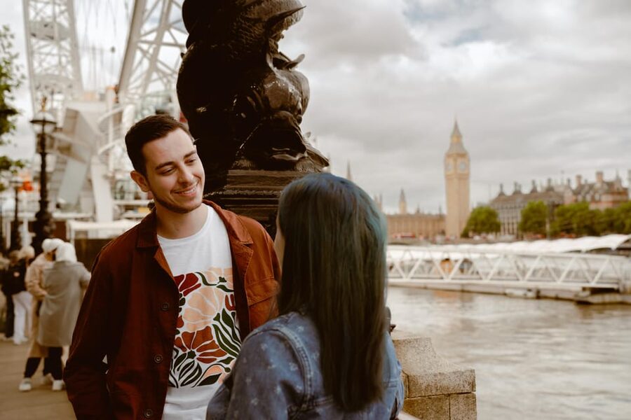 London: Private Photography with Professional Photographer - How Mori’s photography style may help camera-shy people