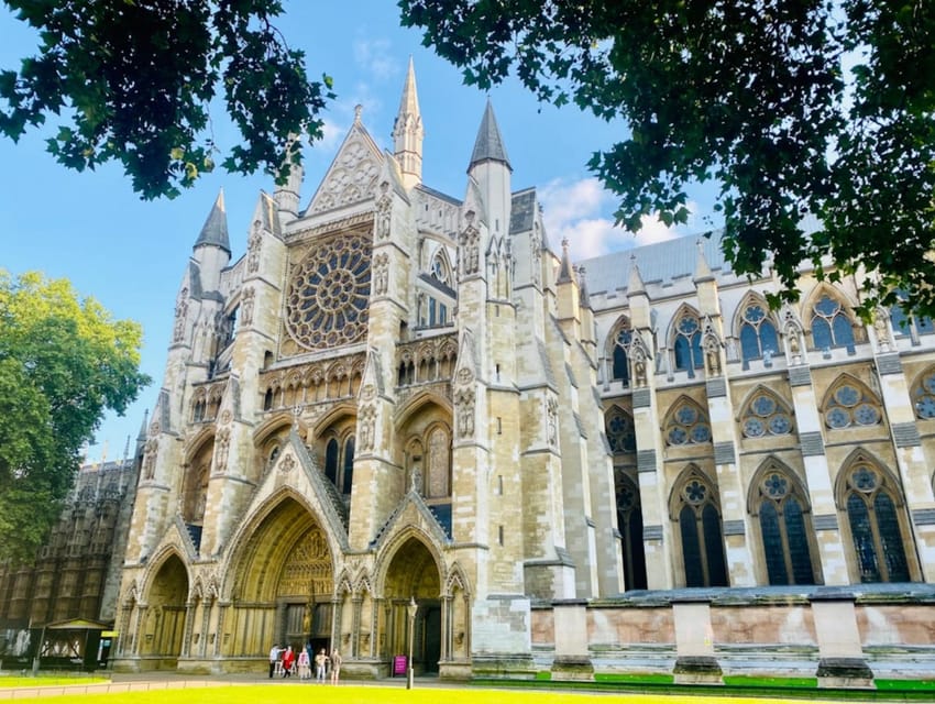 London: Private Royal Walking Tour with a Local Guide - The Mall and Saint James’s