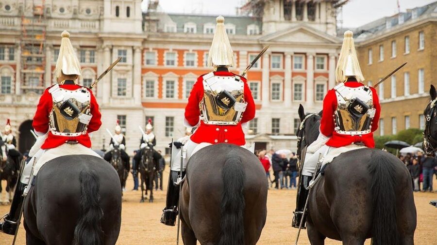 London: Private tour “From Big Ben to Buckingham” - Starting beside Big Ben and Westminster Palace
