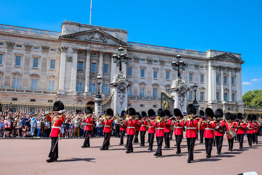 London Private Tour: Westminster Abbey and Guard Change - Entering Westminster Abbey