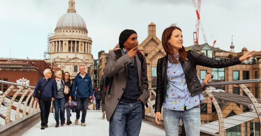 London: Private Tour with Locals – Highlights & Hidden Gems - What the local guide adds