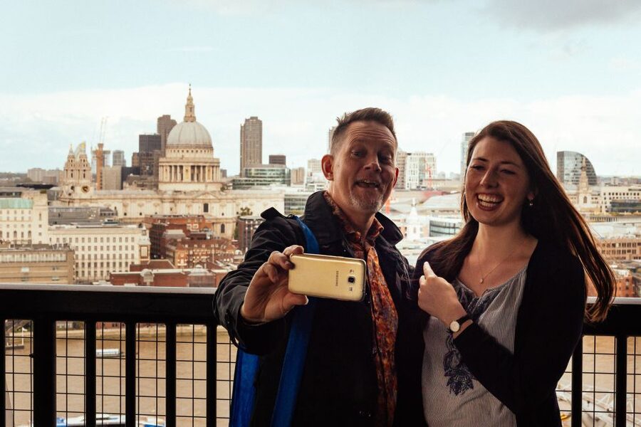 London: Private Tour with Locals – Highlights & Hidden Gems - Finding less obvious corners between the landmarks