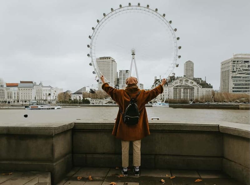 London: Private travel vacation photoshoot -Romantic Special - A private way to frame your London memories