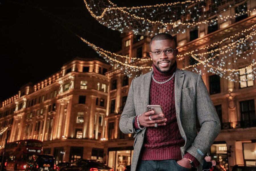 London: Private Vacation Photo Shoot - Posing help for people who dislike being photographed