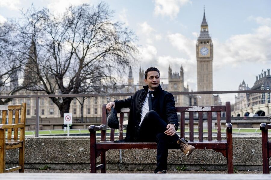 London: Private Vacation Photo Shoot - Starting at Tower Hill Underground station