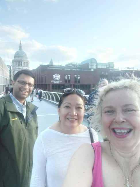 London Private Welcome Tour with a Local Guide - Local advice beyond the postcard sights