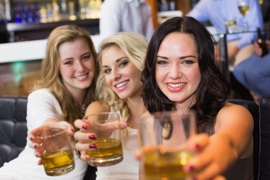 London: Private Whisky Tour and Tasting - The four-hour premium plan: six whiskies and three venues