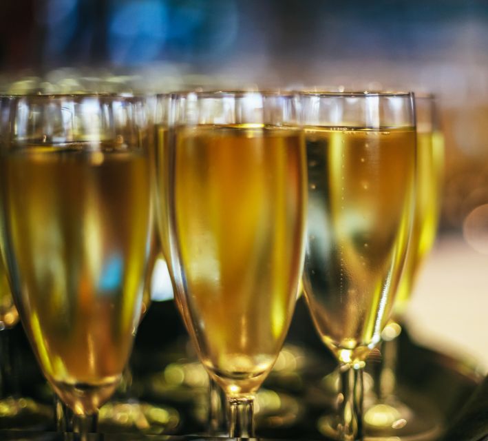 London: River Thames Dinner Cruise - Live Singing and Dancing After Dinner