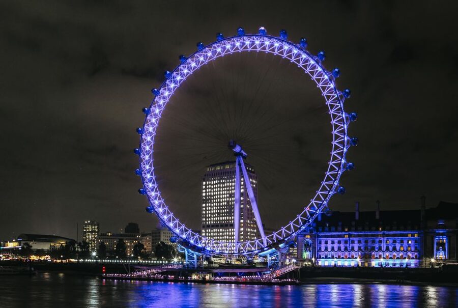 London: River Thames Dinner Cruise - Westminster to the Thames Barrier