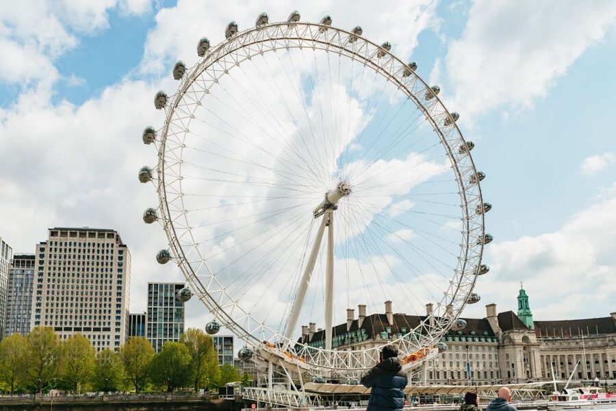 London: River Thames Hop-On Hop-Off Sightseeing Cruise - How to get the best value from $33