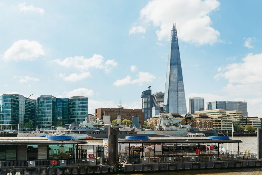 London: River Thames Hop-On Hop-Off Sightseeing Cruise - The commentary makes the difference