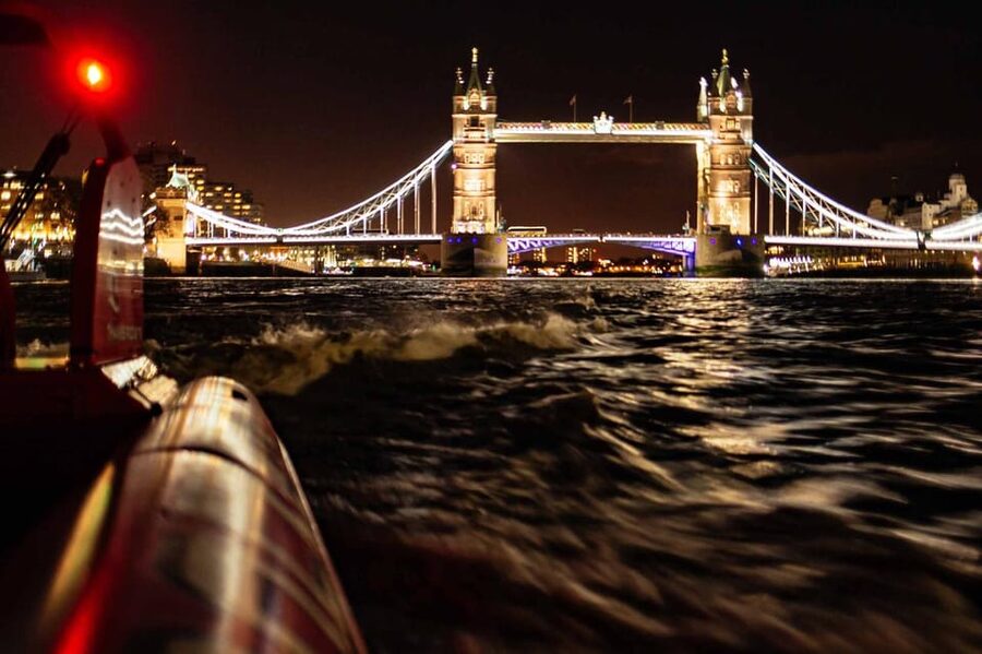 London: River Thames Sunset Speedboat Experience with Drink - The speed runs toward Canary Wharf