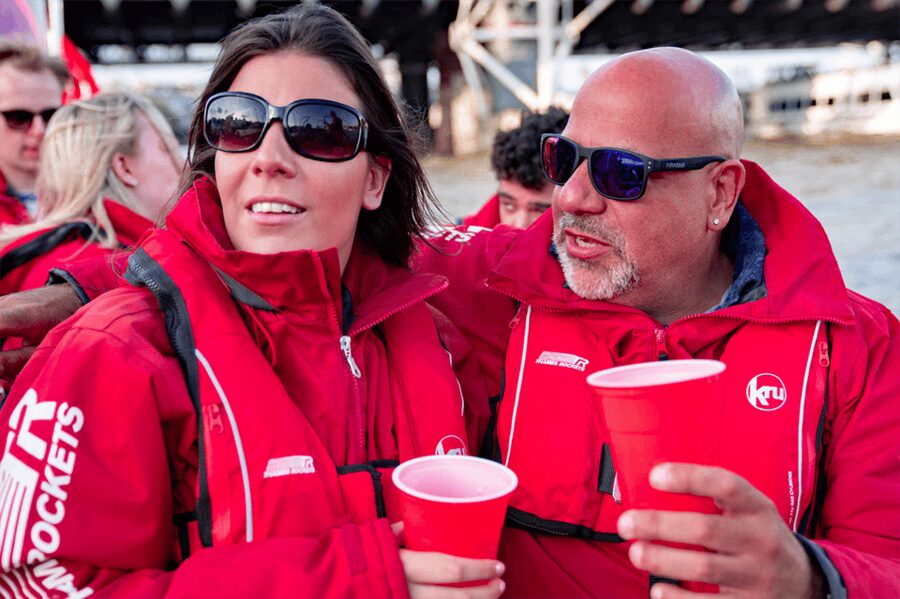London: River Thames Sunset Speedboat Experience with Drink - Who should book this speedboat experience