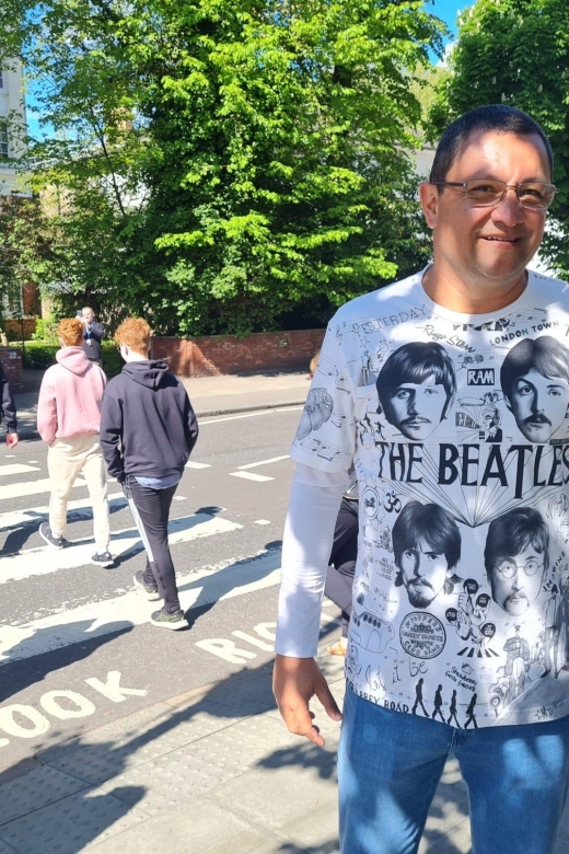 London: Rock N Roll Beatles Private Black Cab Tour - Savile Row and the Beatles’ rooftop farewell