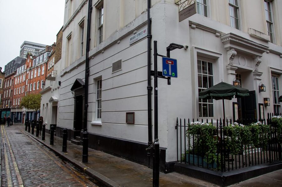 London: Rock 'n' Roll History Tour - Why the bus matters in London
