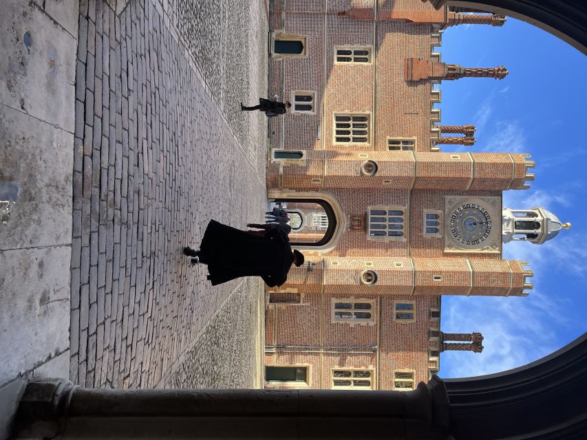London: Royal Hampton Court Guided Tour with Afternoon Tea - Sunken gardens and Henry VIII’s kitchens