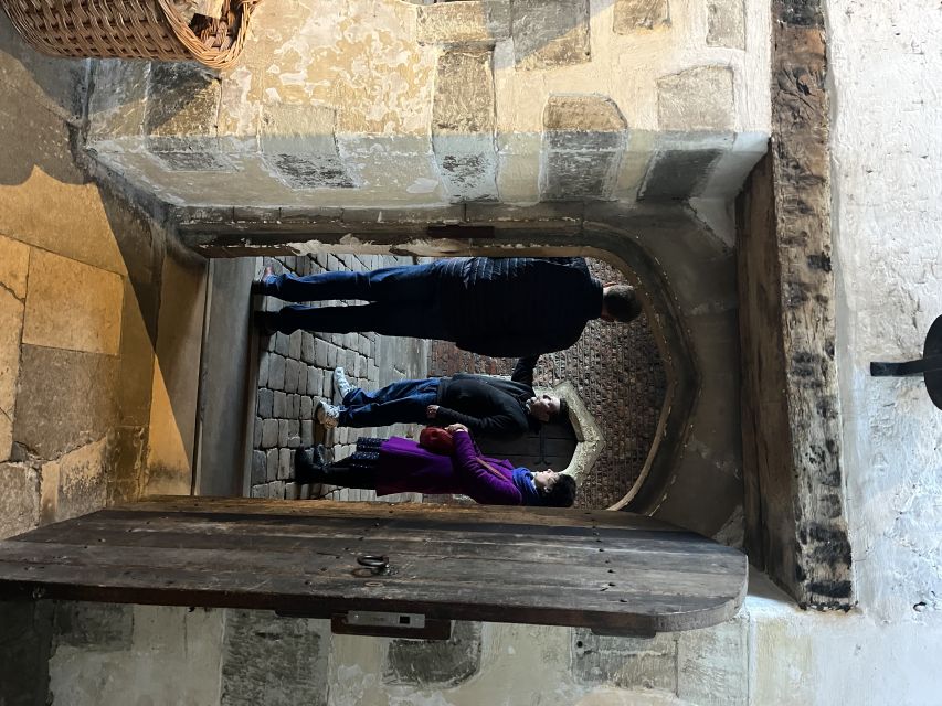 London: Royal Hampton Court Guided Tour with Afternoon Tea - The guides make the biggest difference