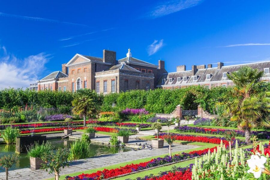 London: Royal Kensington Guided Walking Tour - Kensington Palace From The Outside