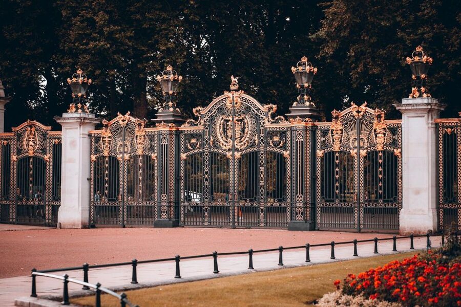 London Royal Tour - Buckingham Palace Entry - 12 guests 2,5h - Starting at The Lodge Café in Hyde Park