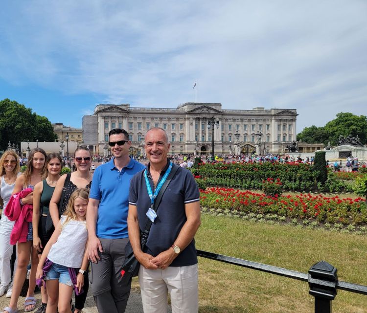 London: Royal Walking Tour and Buckingham Palace Audio Tour - Starting in St. James’s Square