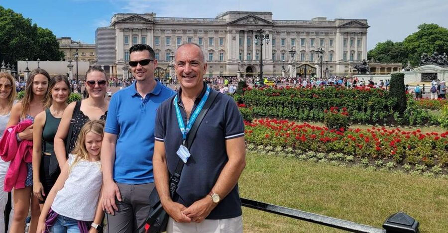 London: Royal Walking Tour and Buckingham Palace Audio Tour - St James’s Palace and Pall Mall