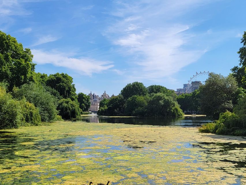 London: Royal Walking Tour and Buckingham Palace Audio Tour - The Mall, Clarence House, and the Victoria Memorial