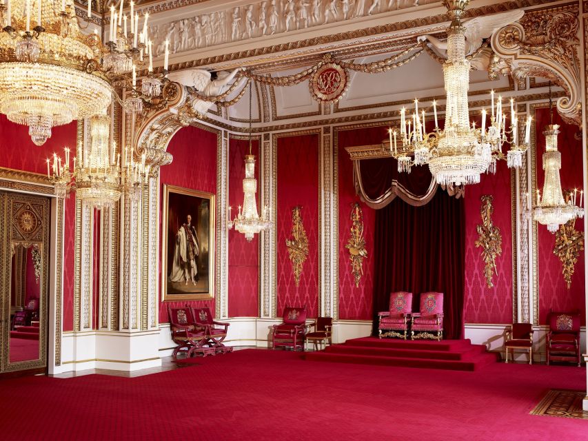 London: Royal Walking Tour and Buckingham Palace Audio Tour - St. James’s Park, with a short garden passage