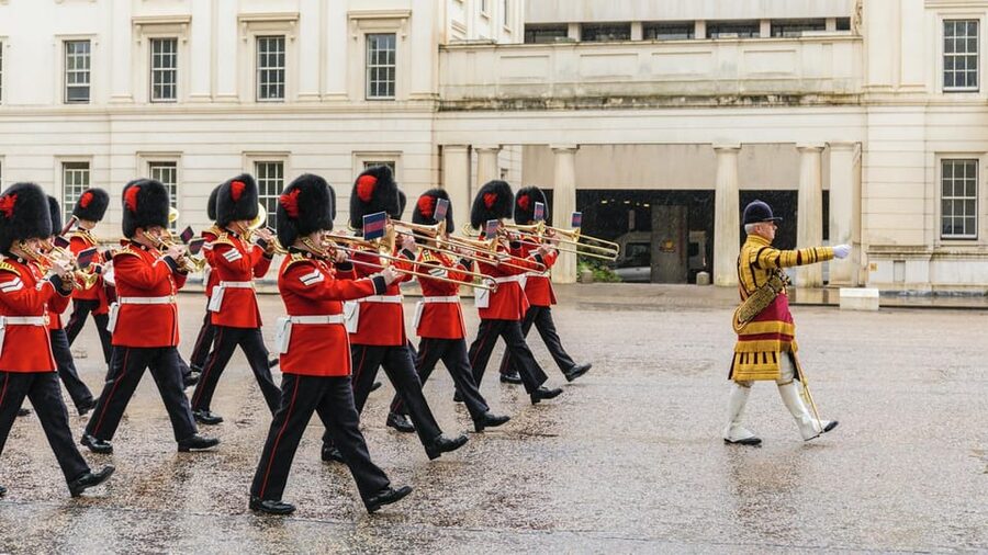 London: Royal Walking Tour with Guard Change & Royal Mews - Key points to know before booking