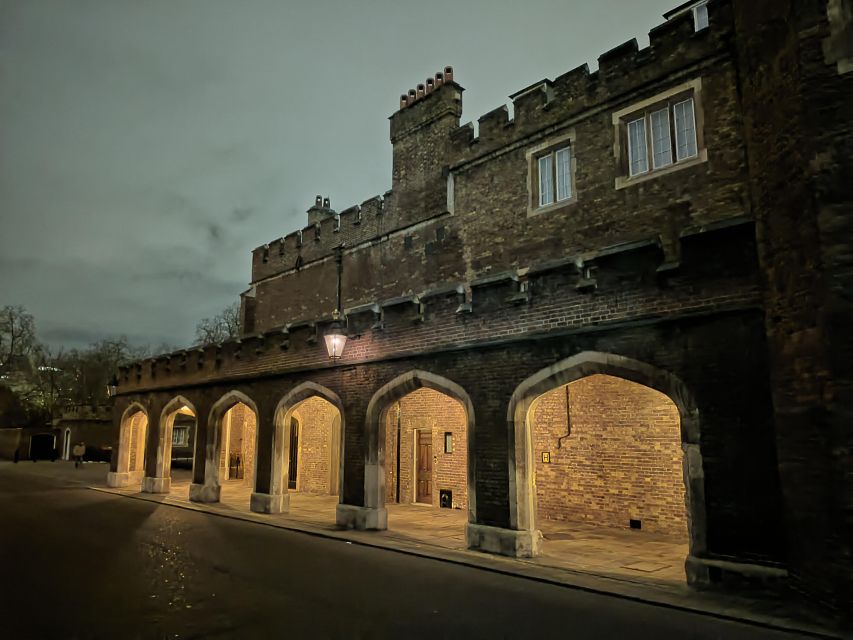 London : Royal Westminster By Night Walking Tour - Green Park to Buckingham Palace