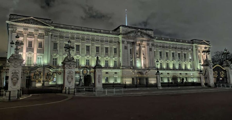 London : Royal Westminster By Night Walking Tour - St. James’s Park and Horse Guards Parade