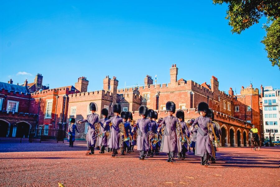 London: Royalty Walking Tour with Changing of The Guard - How hard is the three-hour walk?