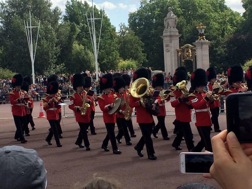 London: Royalty Walking Tour with Changing of The Guard - Trafalgar Square and the city beyond the palace