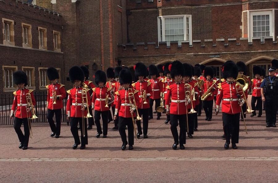 London: Royalty Walking Tour with Changing of The Guard - Horse Guards Parade and Whitehall