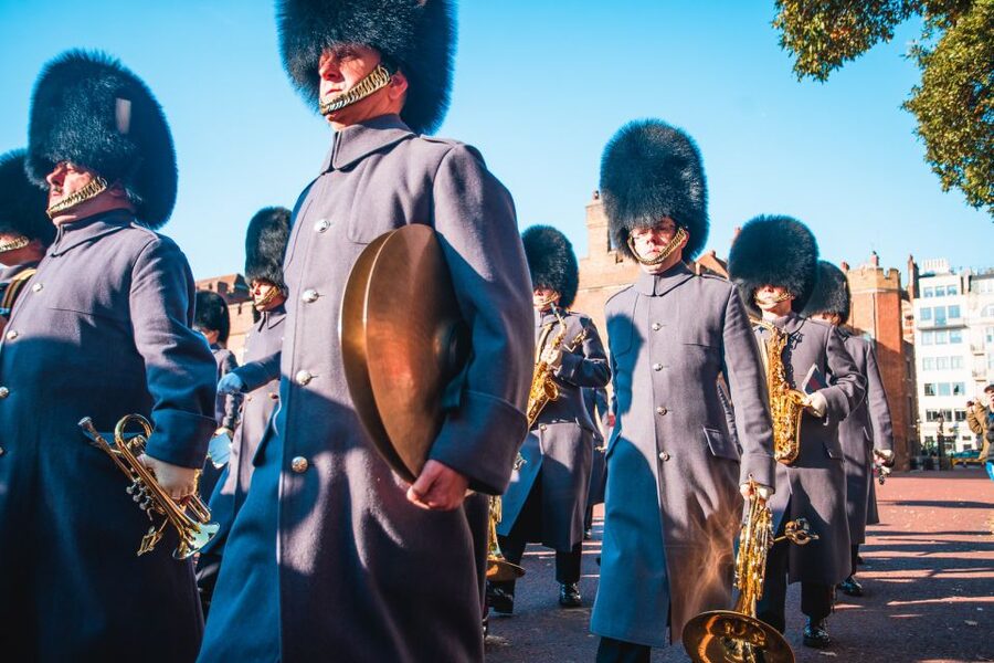 London: Royalty Walking Tour with Changing of The Guard - Buckingham Palace without the palace interior
